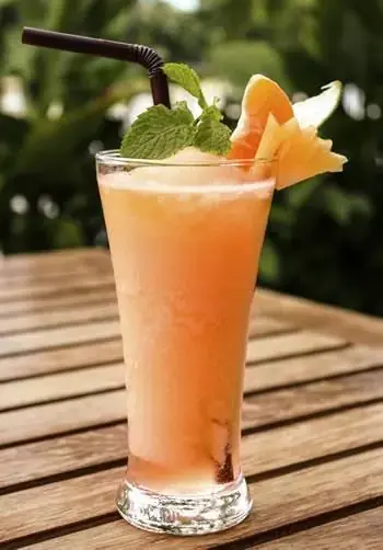 Health Benefits of Carrot, Orange, and Ginger Smoothie