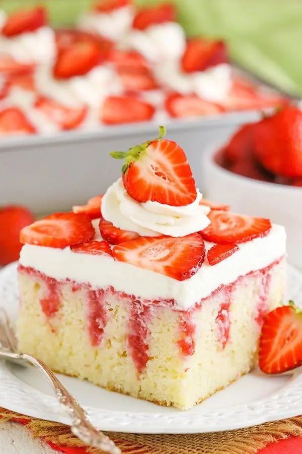 π Strawberry Poke Cake