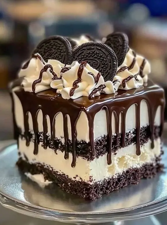 π€π Exquisite Chocolate Fudge Layered Cake