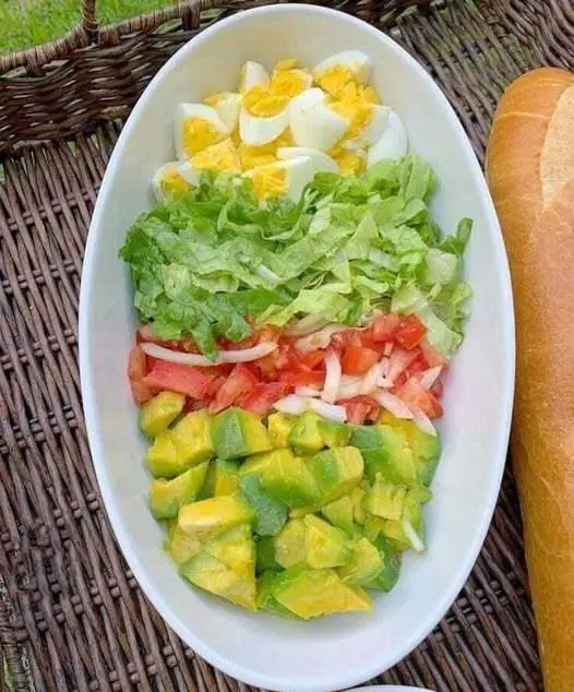 Fresh & Delicious Salad: A Simple Recipe for a Healthy Meal