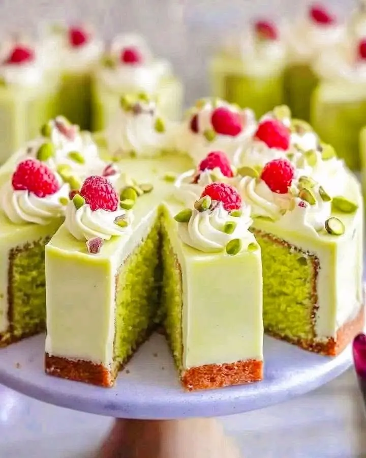 π° Pistachio Cake with White Chocolate Ganache