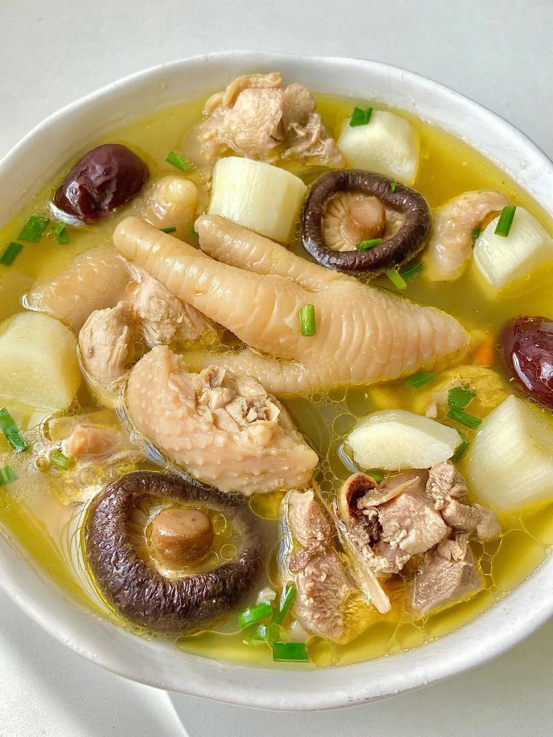 Chicken Feet Herbal Soup with Mushrooms