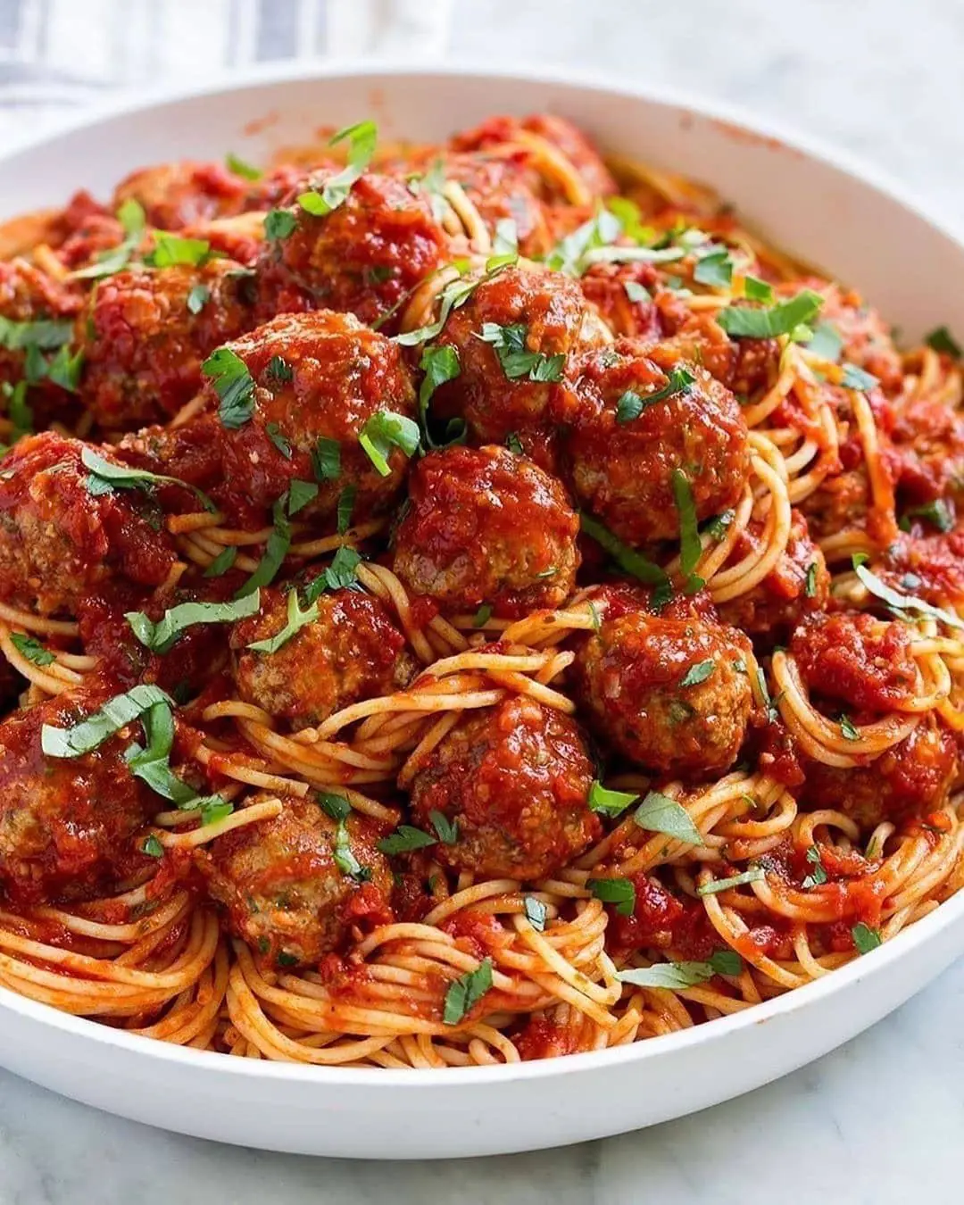 Classic Spaghetti & Meatballs (Rich Tomato Sauce)