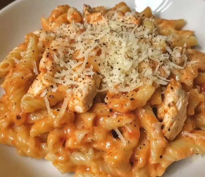 One-Pot Chicken Parmesan Mac & Cheese