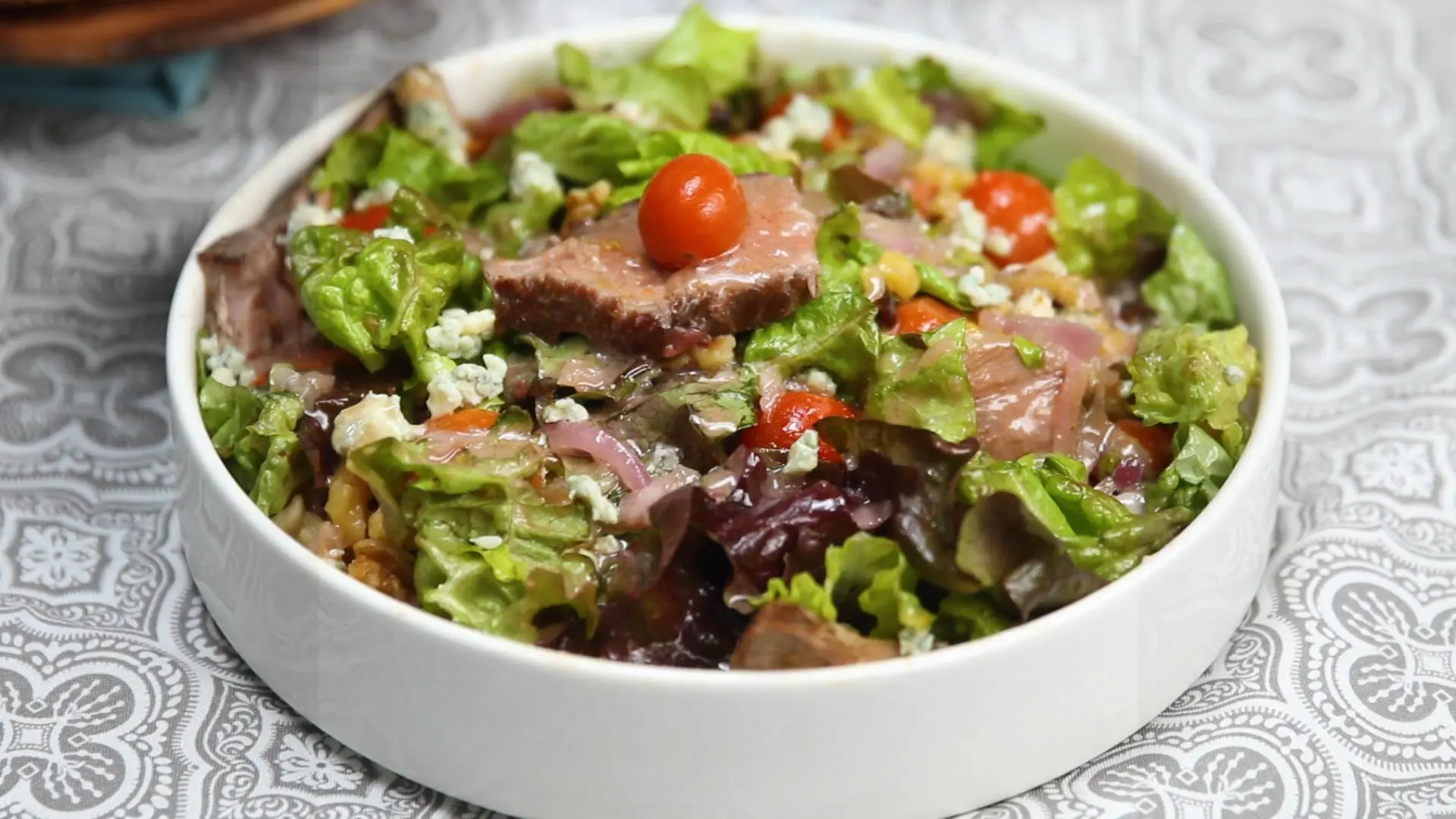 Grilled Beef & Fresh Vegetable Salad