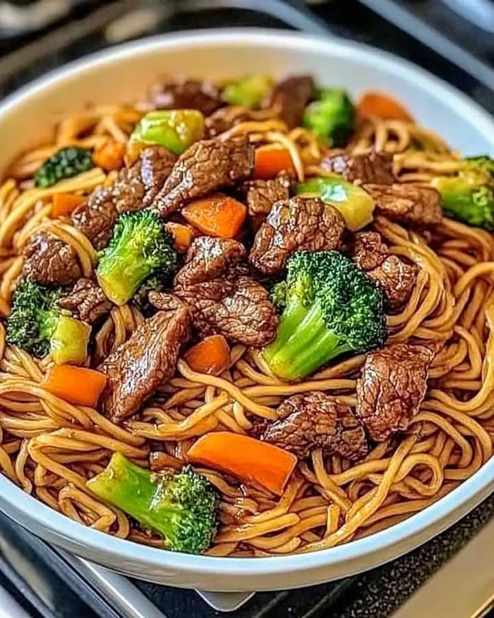 Beef Stir-Fried Noodles with Vegetables