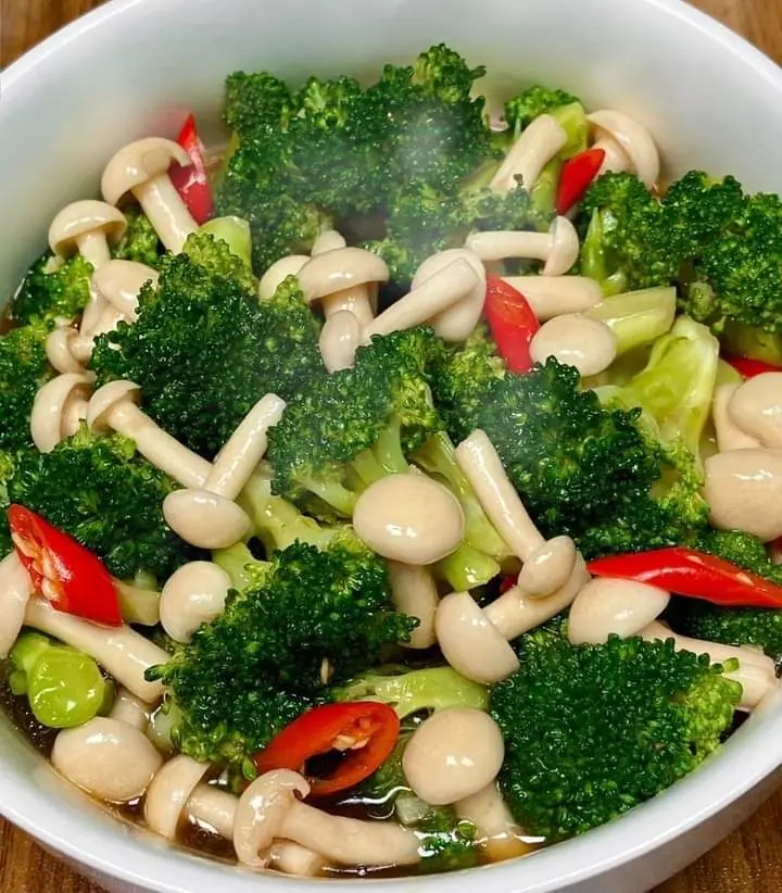 Garlic Broccoli & Shimeji Mushroom Stir-Fry