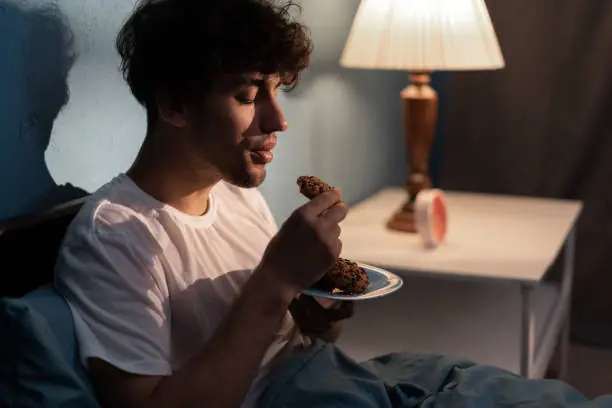 Why Stopping Eating a Few Hours Before Bed May Support Heart Health