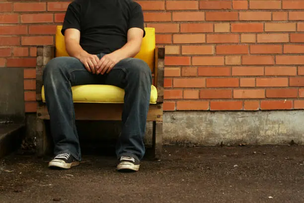 “A Stranger Always Sat in the Same Seat Near Me — One Day, He Left Something Behind.”