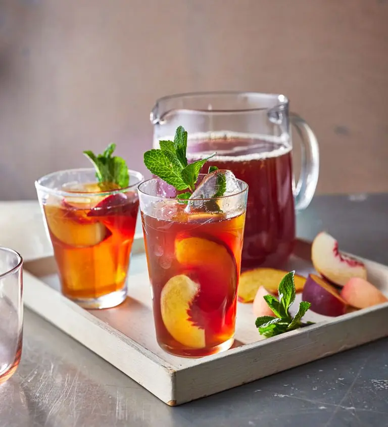Iced Peach Tea – A Light, Refreshing Summer Drink with Natural Fruit Sweetness