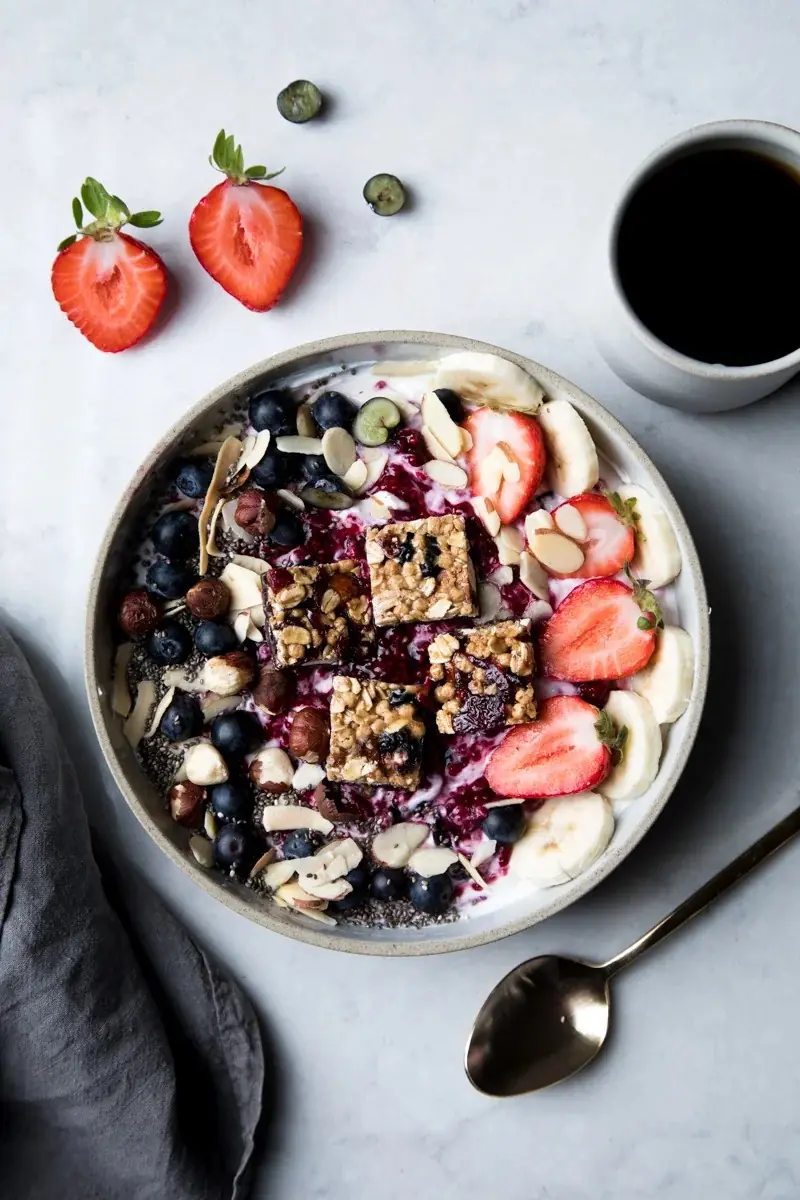 Berry Yogurt Bowl – A Light, Colorful Dish for Fresh and Balanced Days