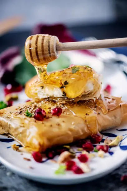 Baked Feta with Honey and Thyme – A Simple Mediterranean Dish with Sweet and Savory Contrast