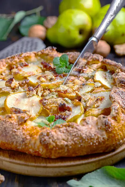 Pear and Blue Cheese Tart – A Refined Savory-Sweet Tart with Delicate Balance