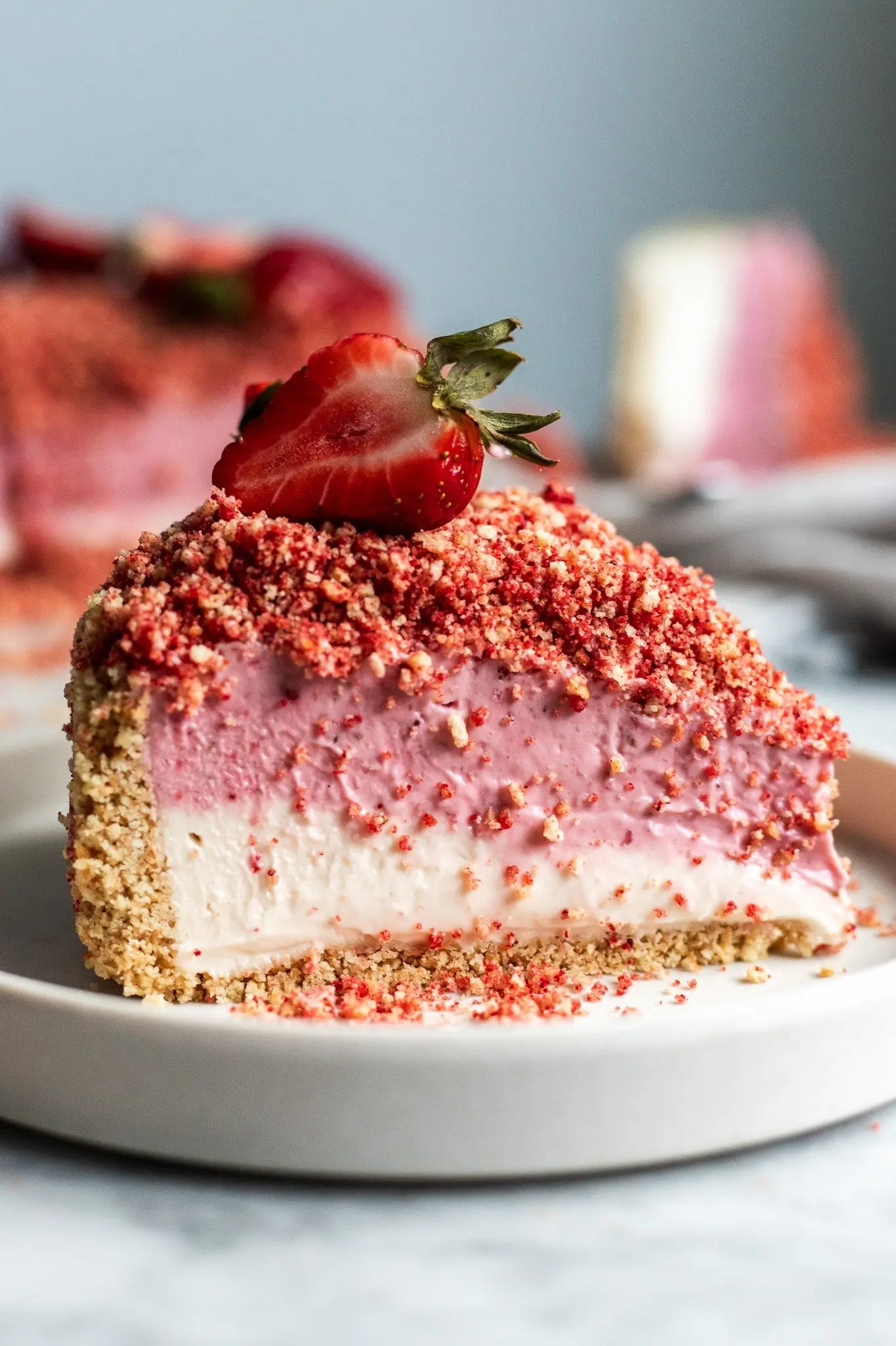 No-Bake Strawberry Cheesecake – A Light, Creamy Dessert with Fresh Berry Finish