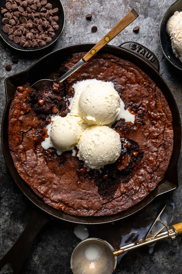 Chocolate Lava Skillet Brownie – A Rich, Fudgy Dessert with a Molten Center
