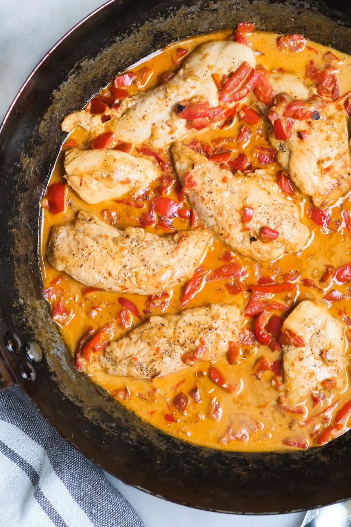 Creamy Roasted Red Pepper Chicken – A One-Pan Chicken Dish with Silky, Smoky Cream Sauce
