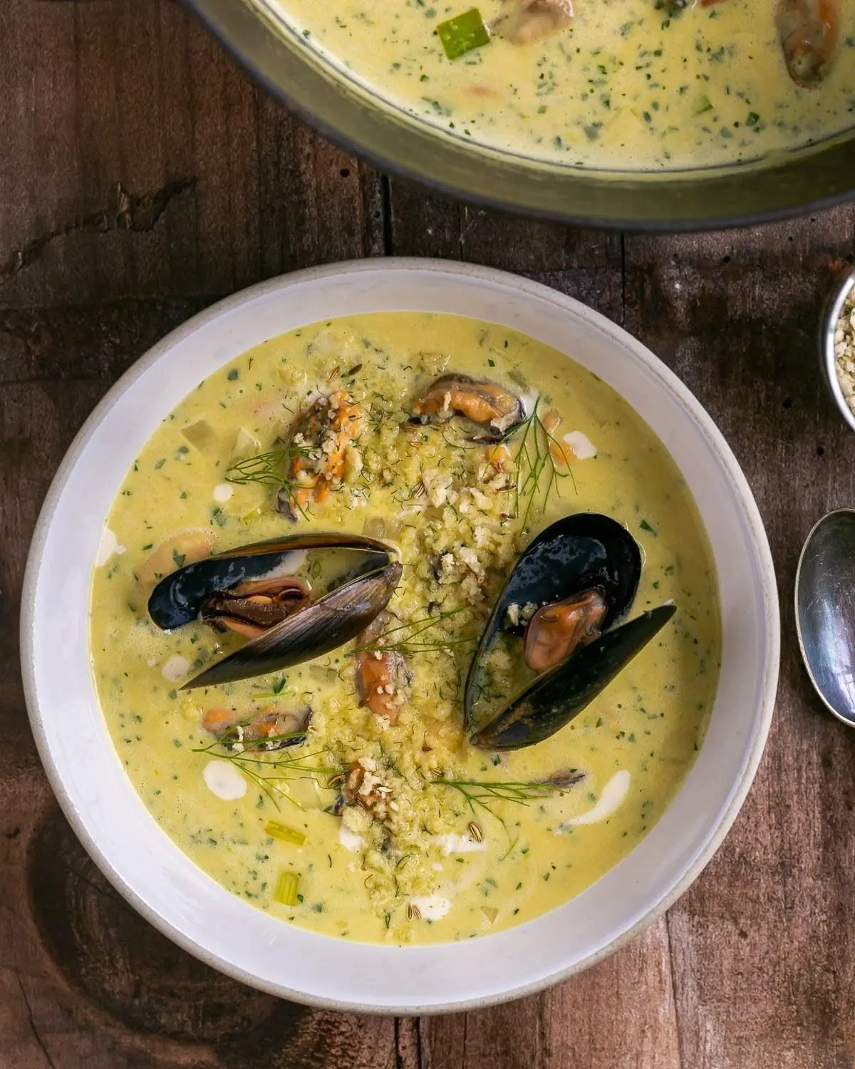 Creamy Saffron Mussels – Steamed Mussels in a Golden, Fragrant Cream Sauce