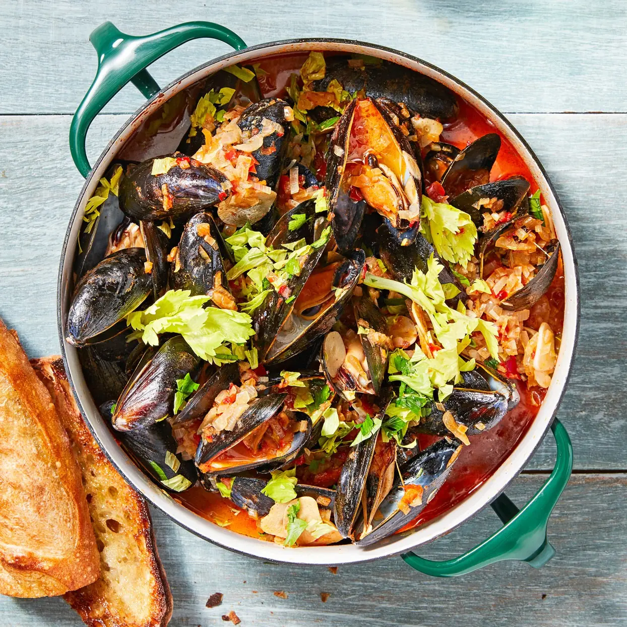 Garlic Chili Mussels – Tender Mussels in a Fragrant Garlic Chili Butter Broth