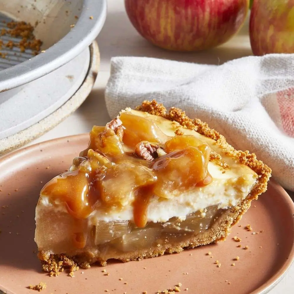 Caramel Apple Cheesecake – Creamy Cheesecake with Cinnamon Apples and Caramel