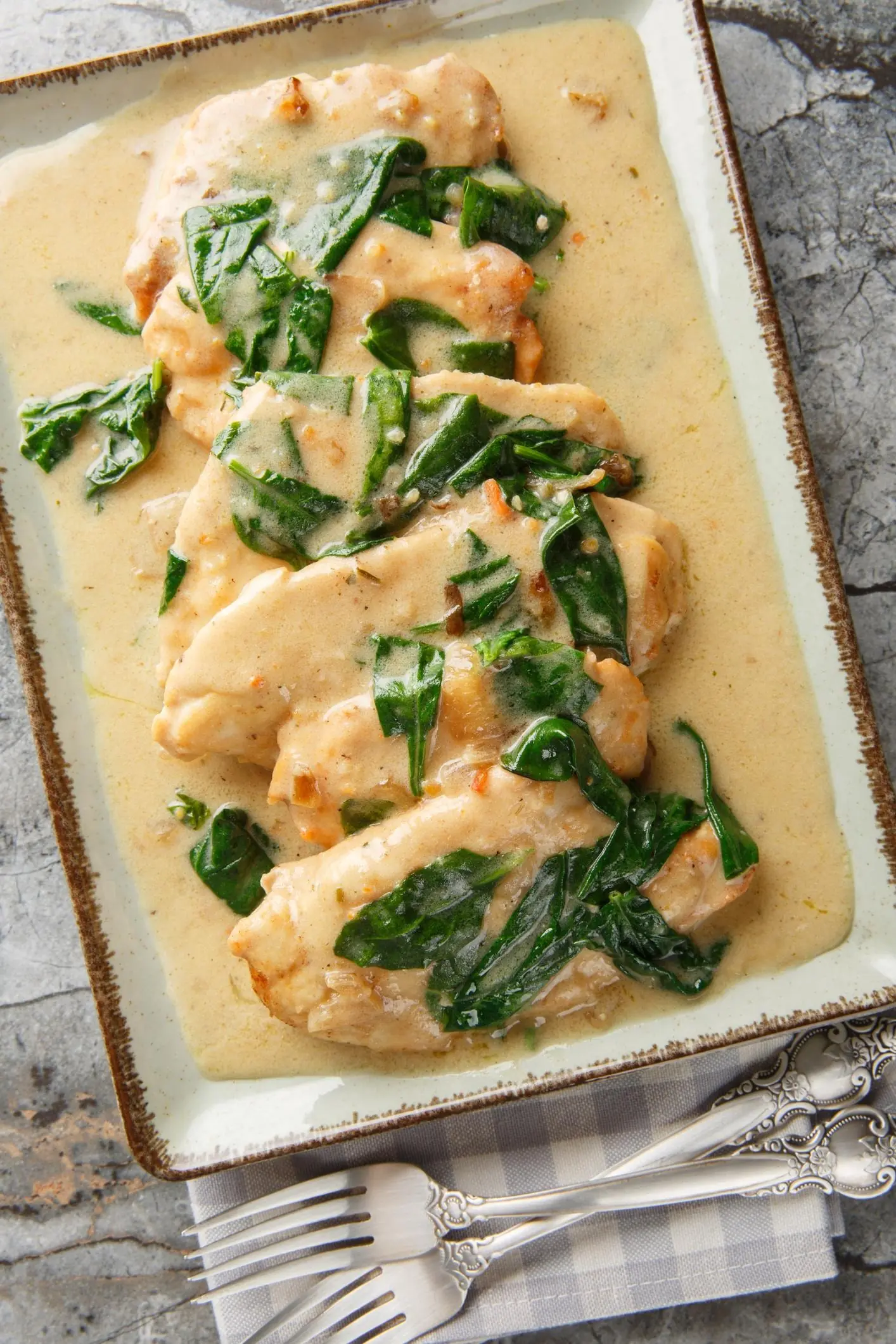 Creamy Garlic Spinach Chicken – Tender Chicken in a Silky Garlic Spinach Cream Sauce