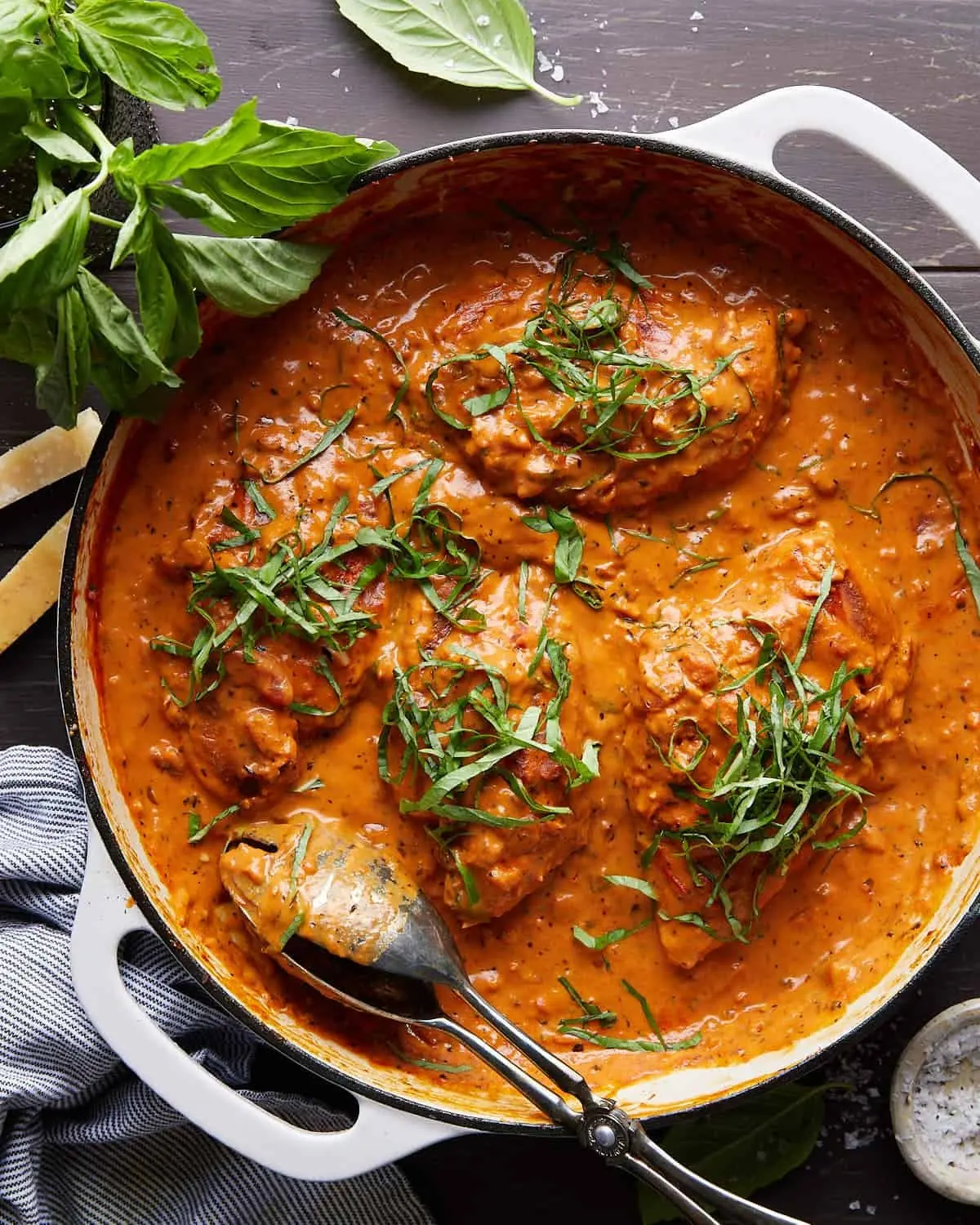 Creamy Tomato Basil Chicken – Tender Chicken in a Silky Tomato Basil Cream Sauce