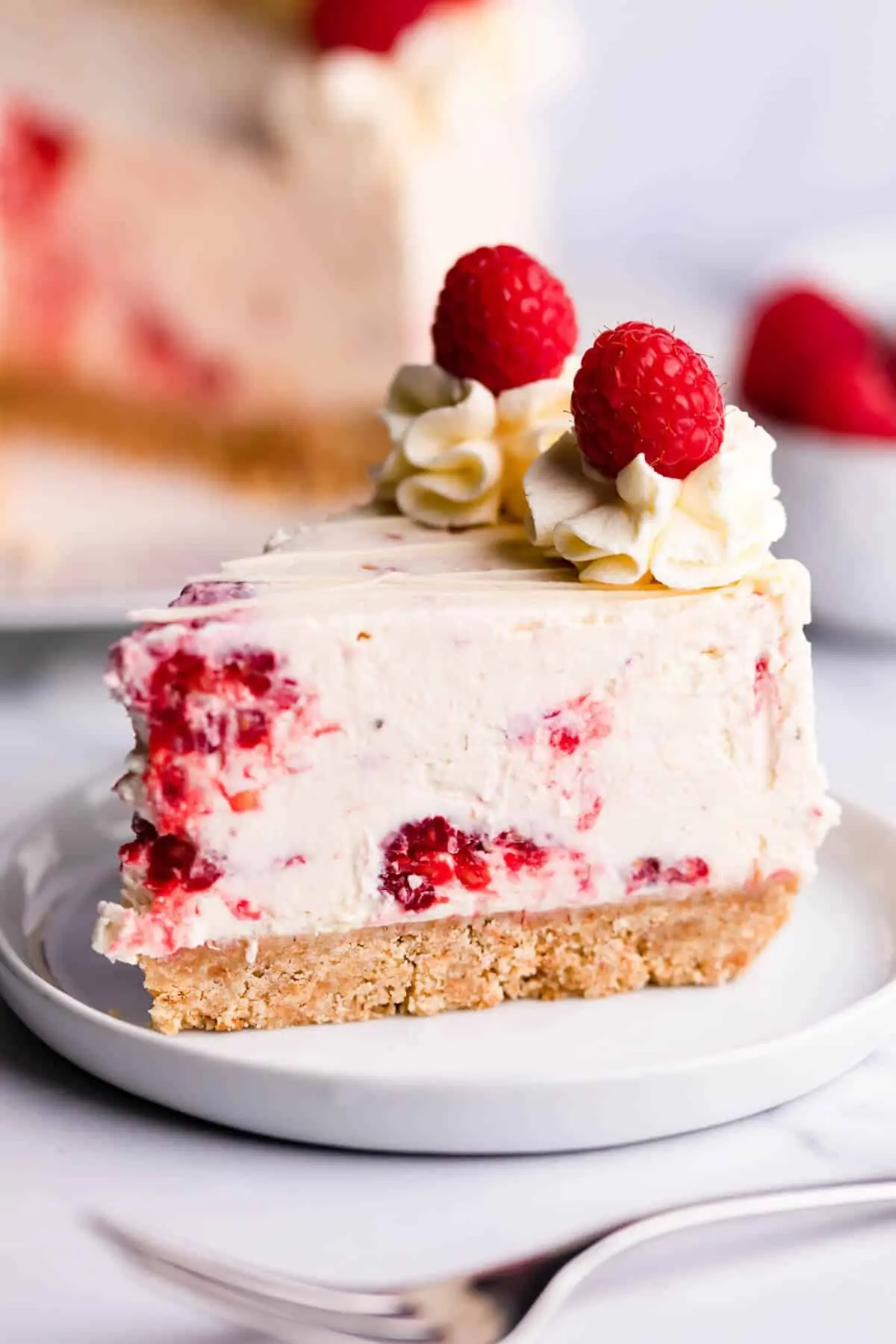 White Chocolate Raspberry Cheesecake – A Creamy Cheesecake with Raspberry Swirls