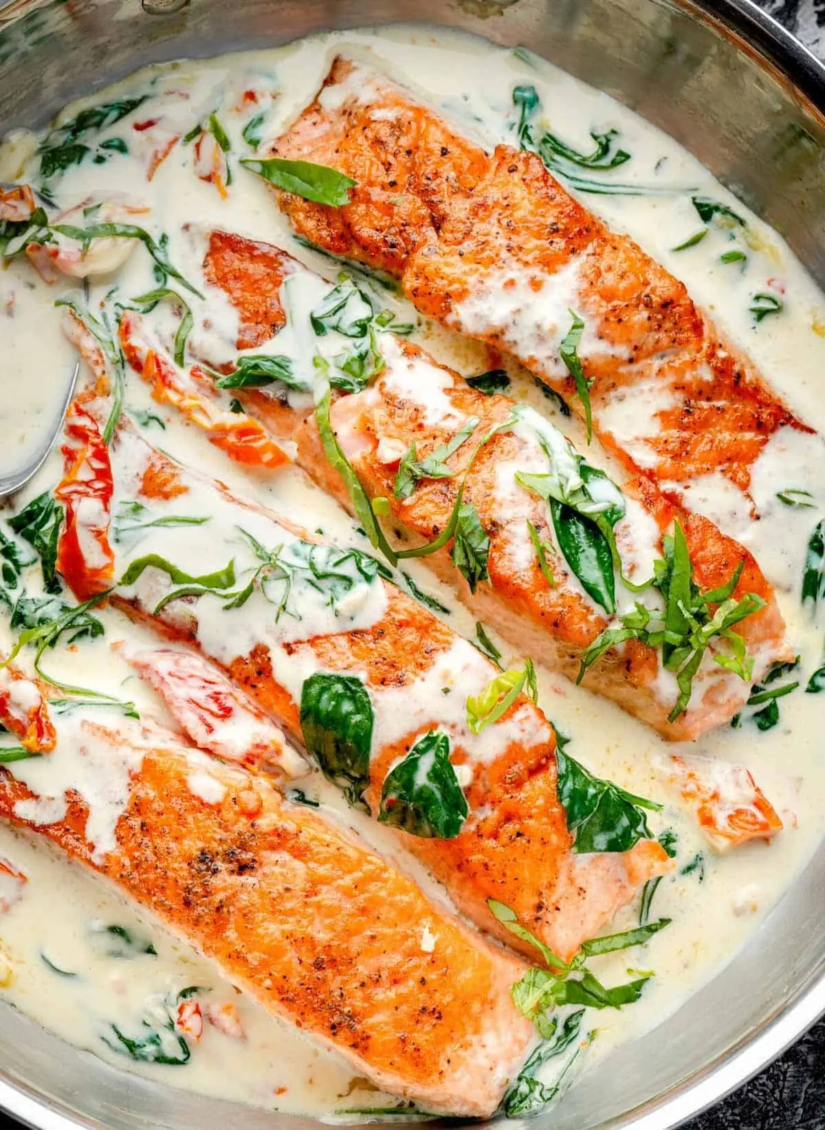 Creamy Tuscan Salmon – Pan-Seared Salmon in a Rich Garlic Parmesan Cream Sauce