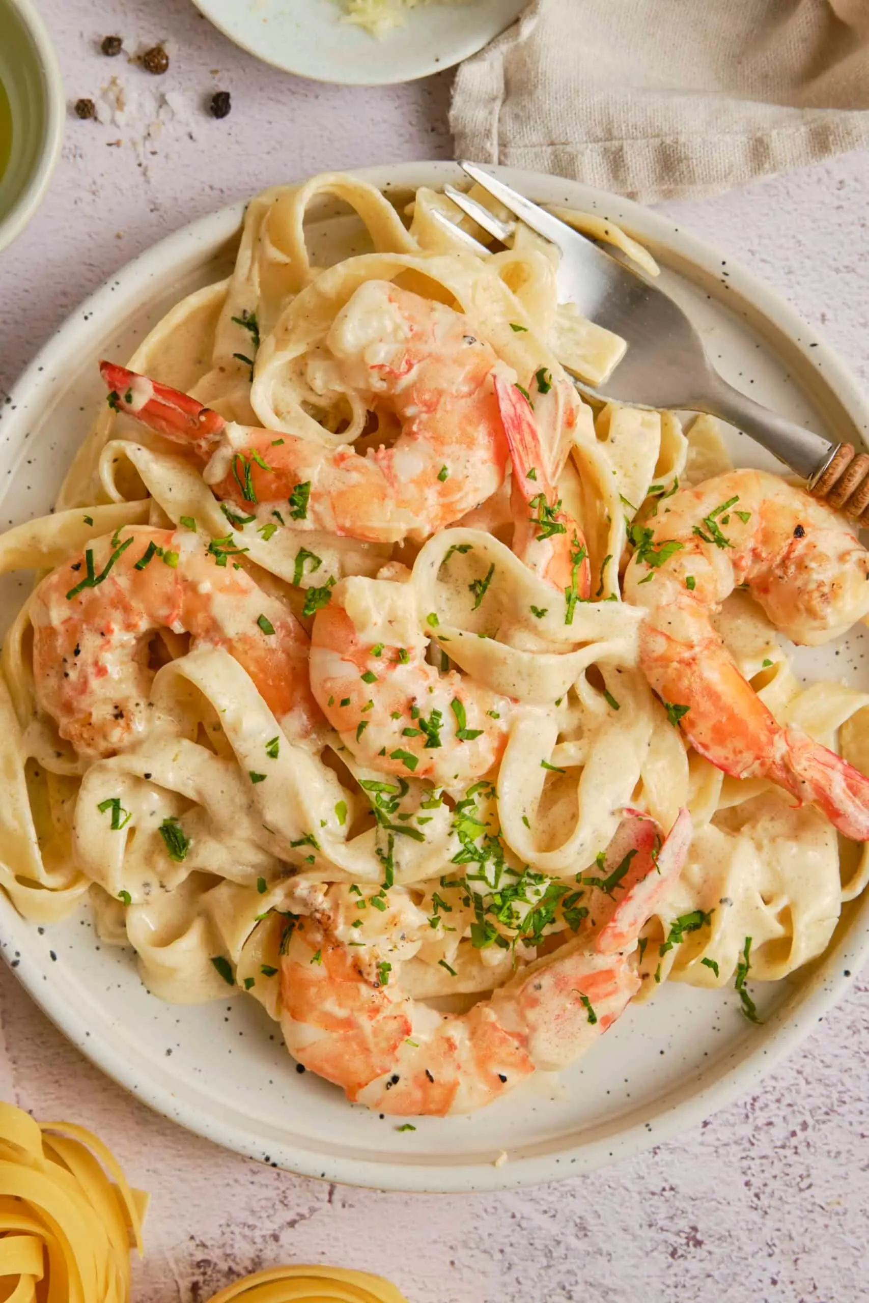 Creamy Shrimp Alfredo Pasta – Tender Shrimp in a Rich Garlic Parmesan Cream Sauce