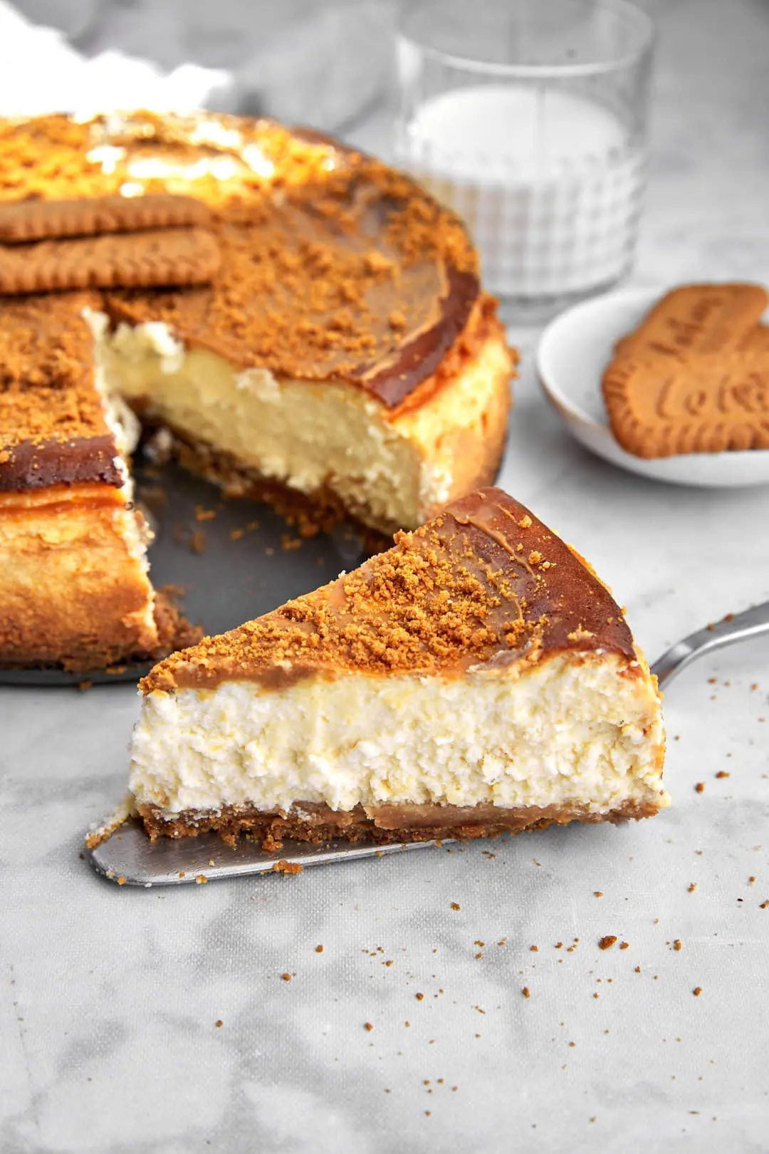 Biscoff Cheesecake – Creamy Cheesecake with Lotus Biscuit Crust and Biscoff Spread