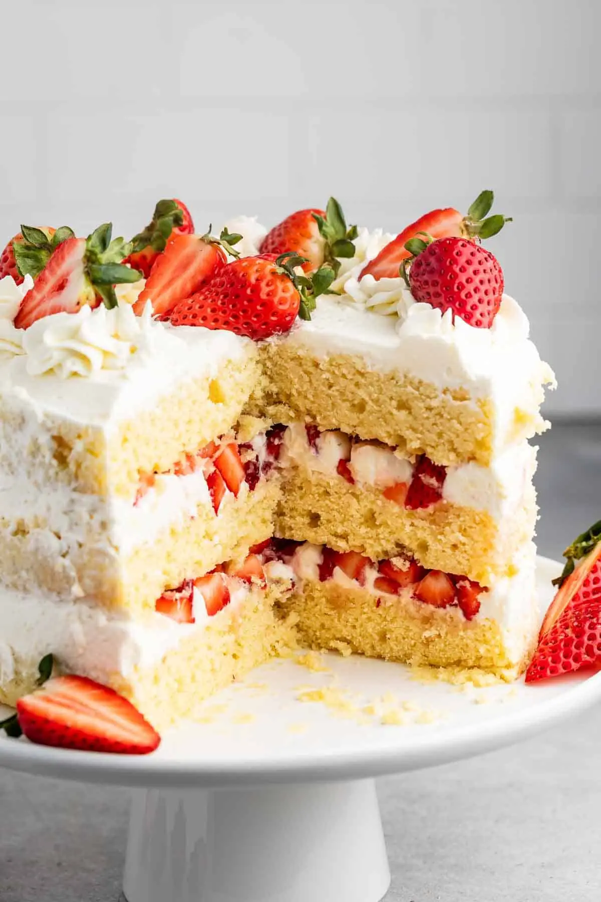 Strawberry Shortcake – Soft Cake with Fresh Strawberries and Whipped Cream