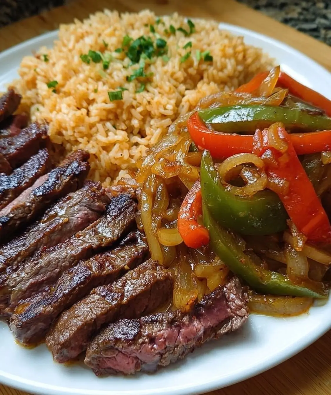 Steak & Garlic Butter Rice Bowl – Tender Steak with Fragrant Garlic Butter Rice