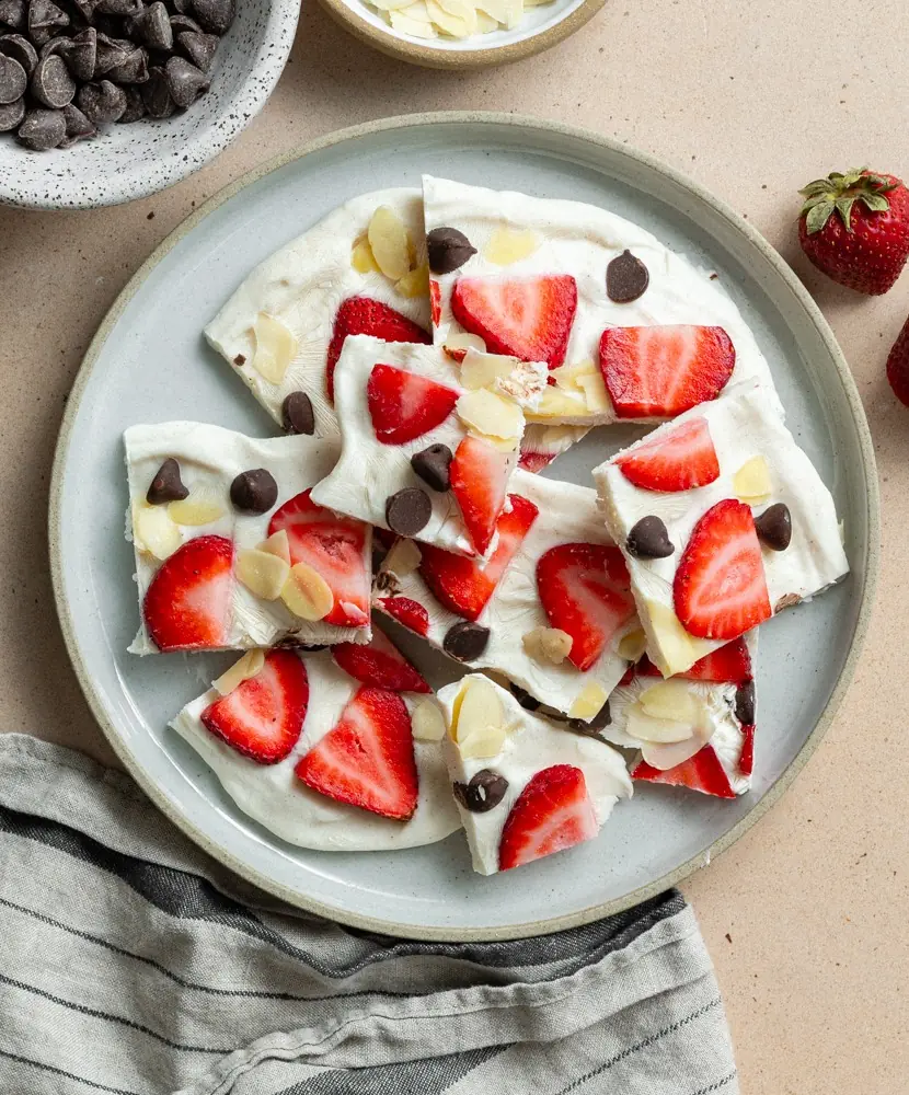 Strawberry Yogurt Bark – Frozen Greek Yogurt with Fresh Strawberries