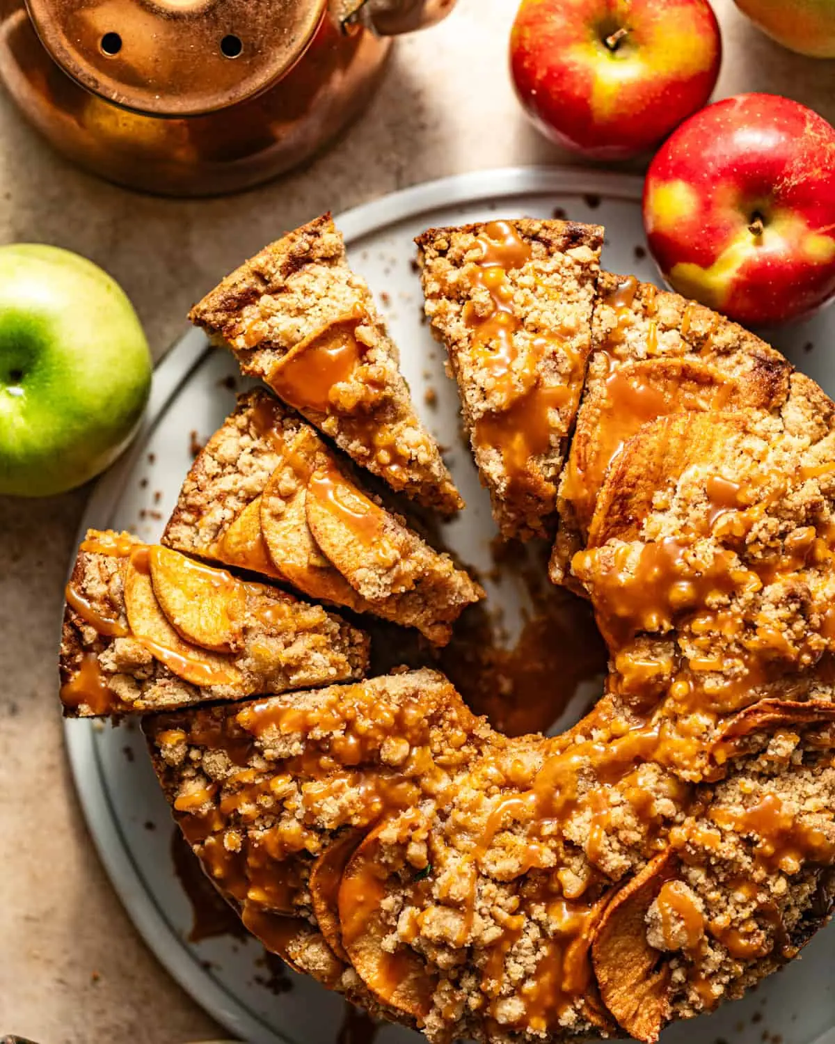 Salted Caramel Apple Crumble – Baked Cinnamon Apples with Buttery Crumble