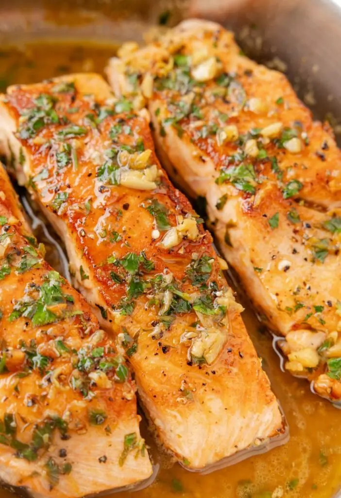 Lemon Butter Salmon Skillet – Pan-Seared Salmon with Garlic Lemon Butter