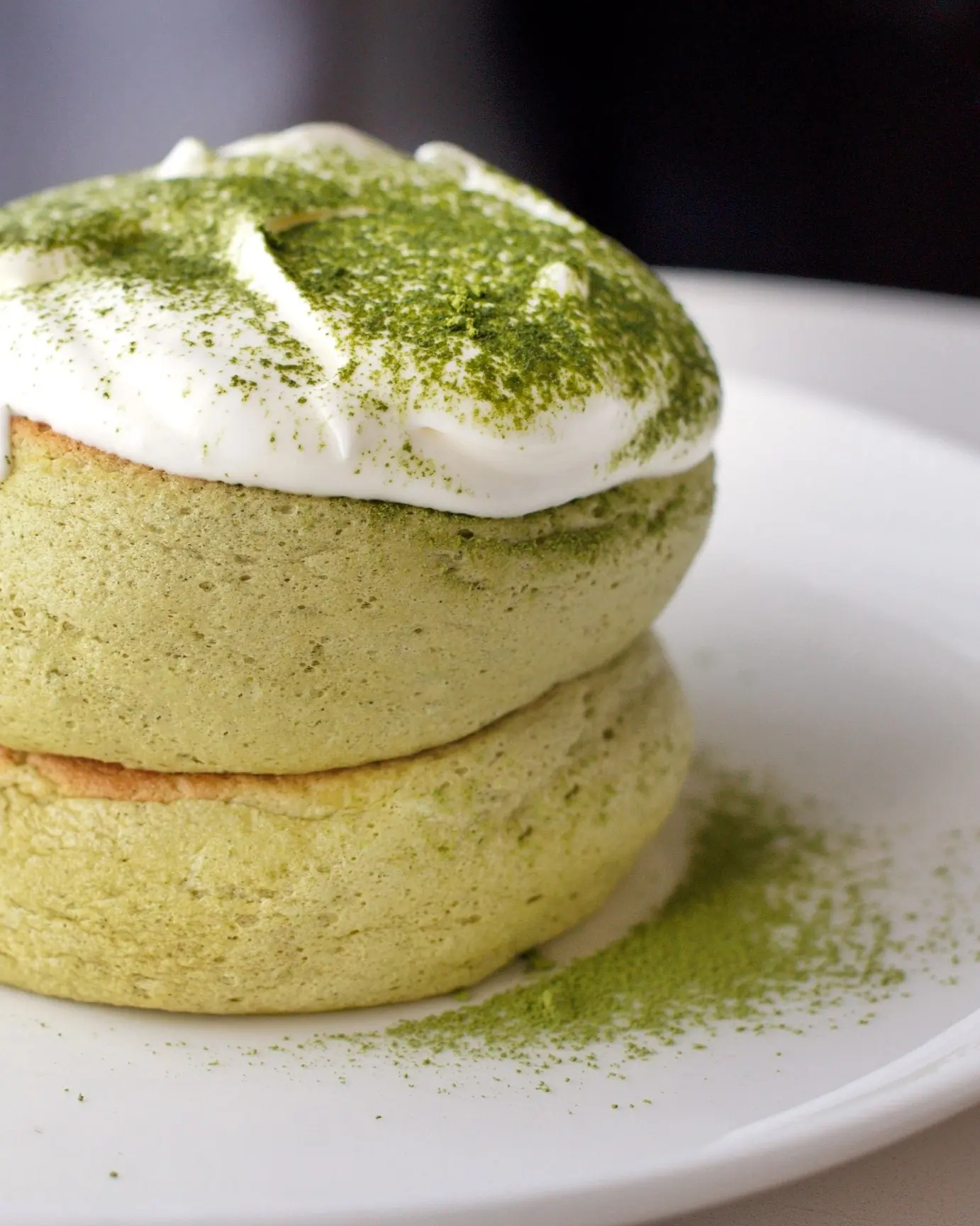 Matcha Lava Pancakes – Fluffy Pancakes with a Molten Cream Center