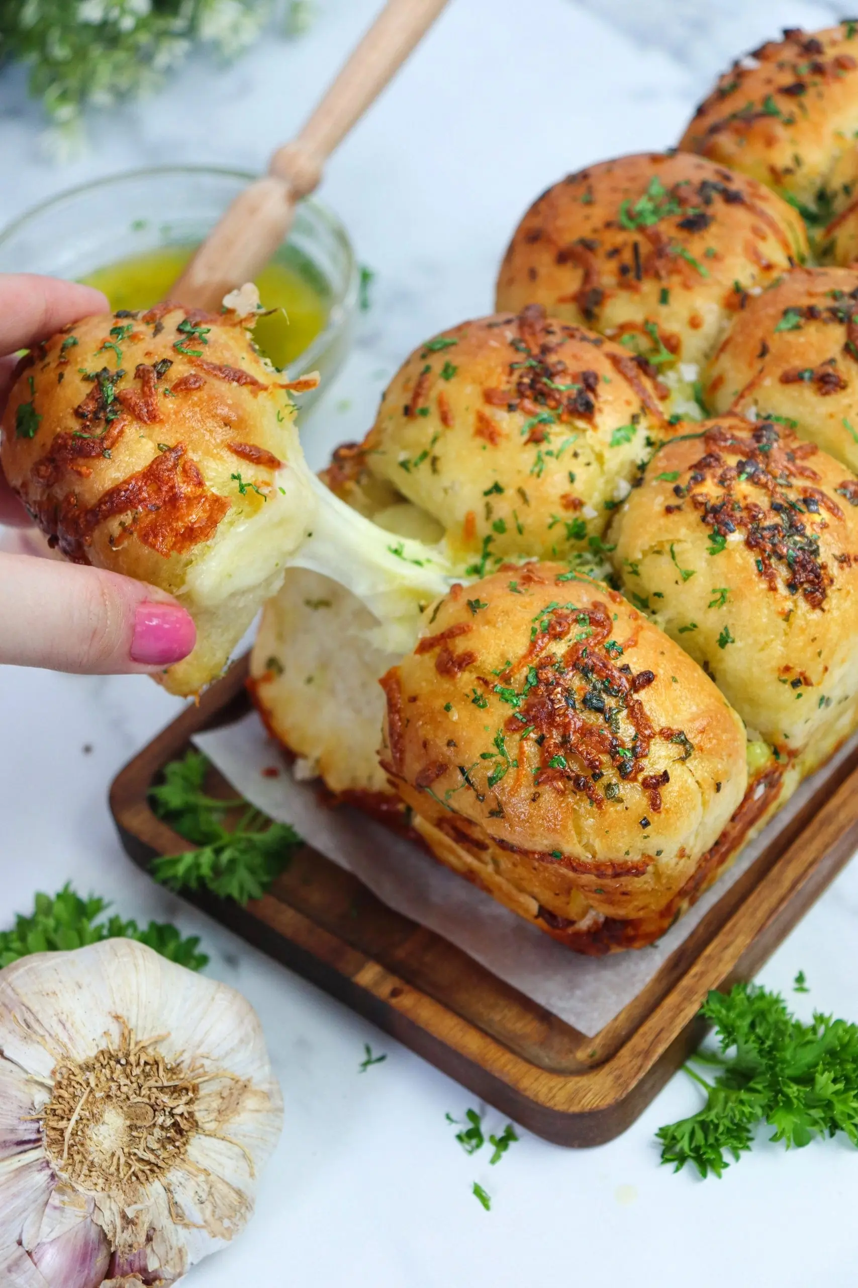 Cheesy Pull-Apart Garlic Bread – Crispy, Buttery Bread with Melting Cheese Layers