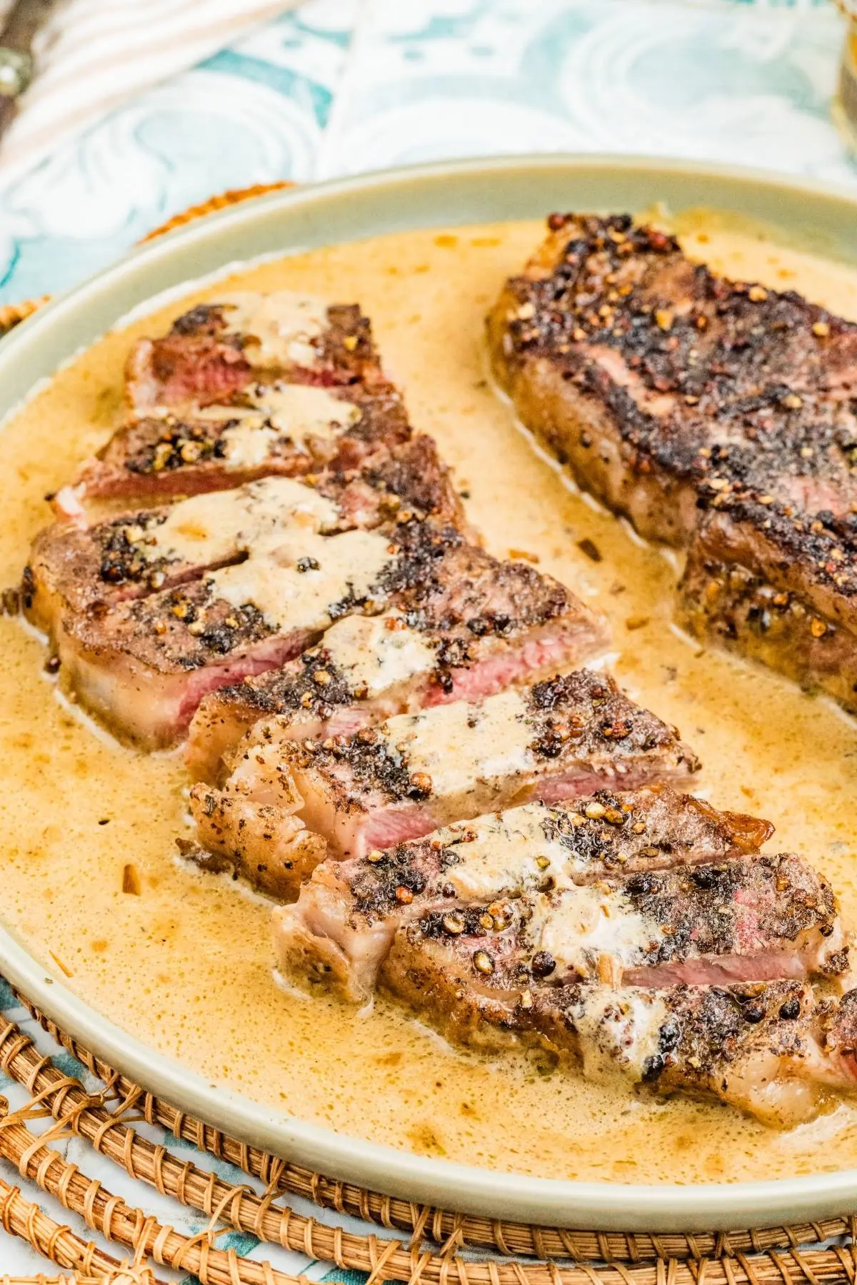 Steak with Peppercorn Sauce – Juicy Beef with Velvety Cream Sauce