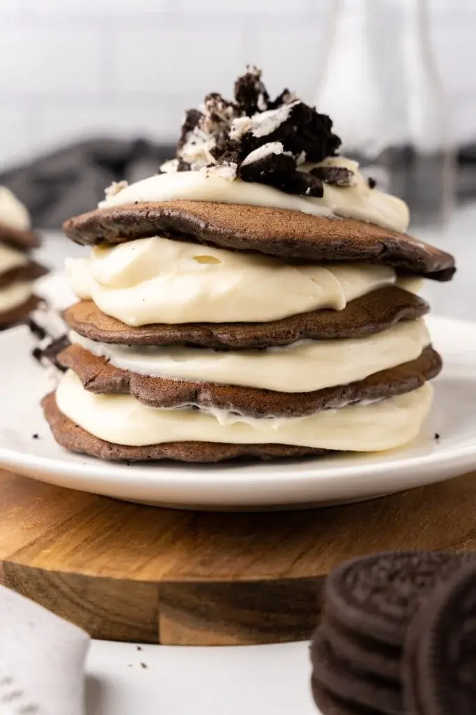 Cookies and Cream Stuffed Pancakes – Fluffy Pancakes with Creamy Oreo Filling