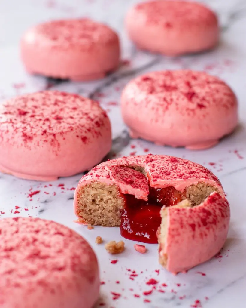 🍓 Pink Glazed Mini Cakes (Strawberry-Filled)