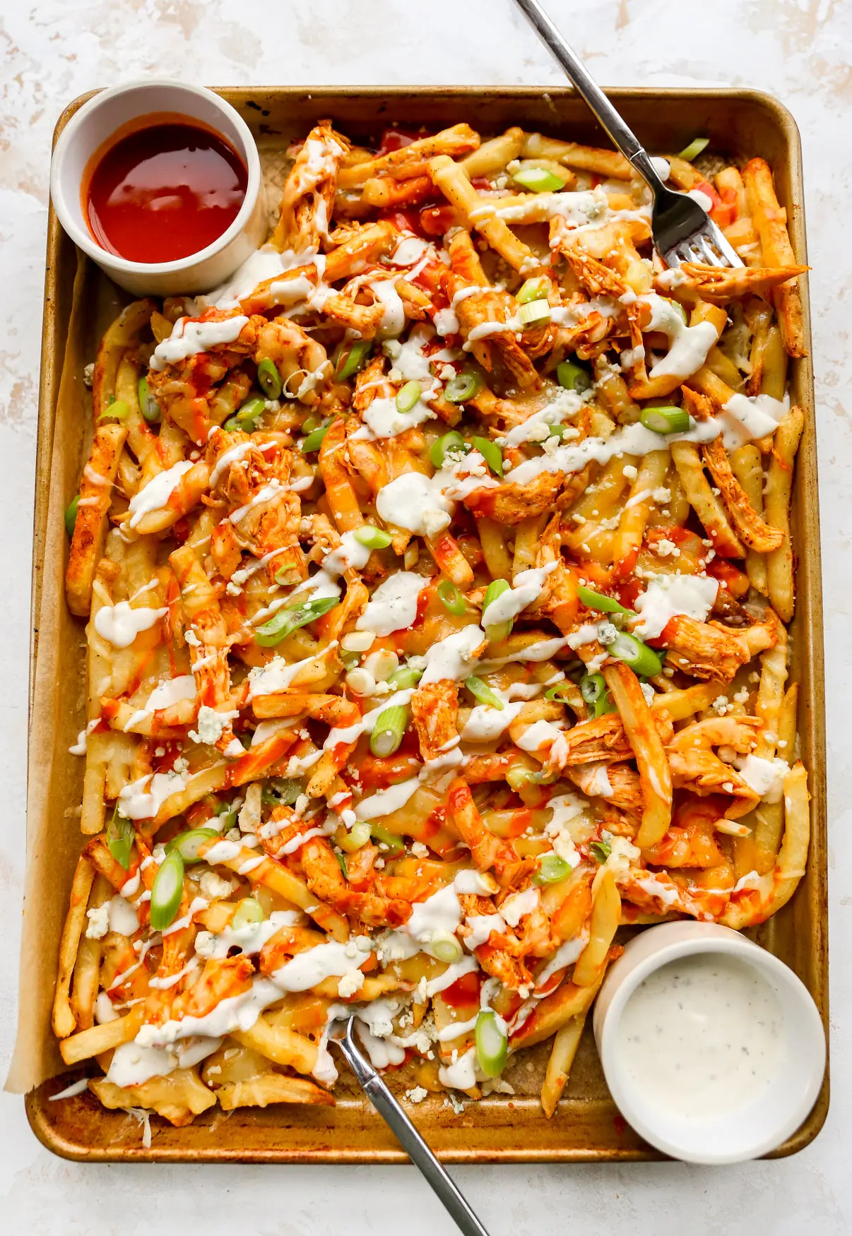 Loaded Buffalo Chicken Fries – Crispy Fries with Spicy Chicken and Cheese Sauce