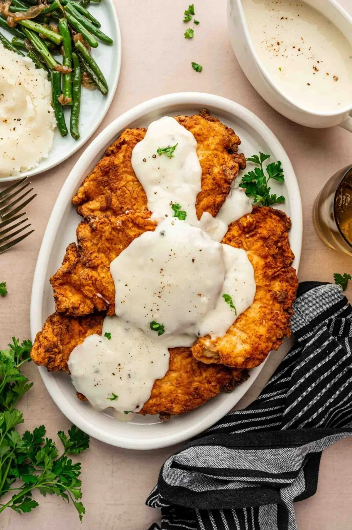 Southern Fried Chicken – Shattered-Gold Crust with a High-Gloss Cream Gravy