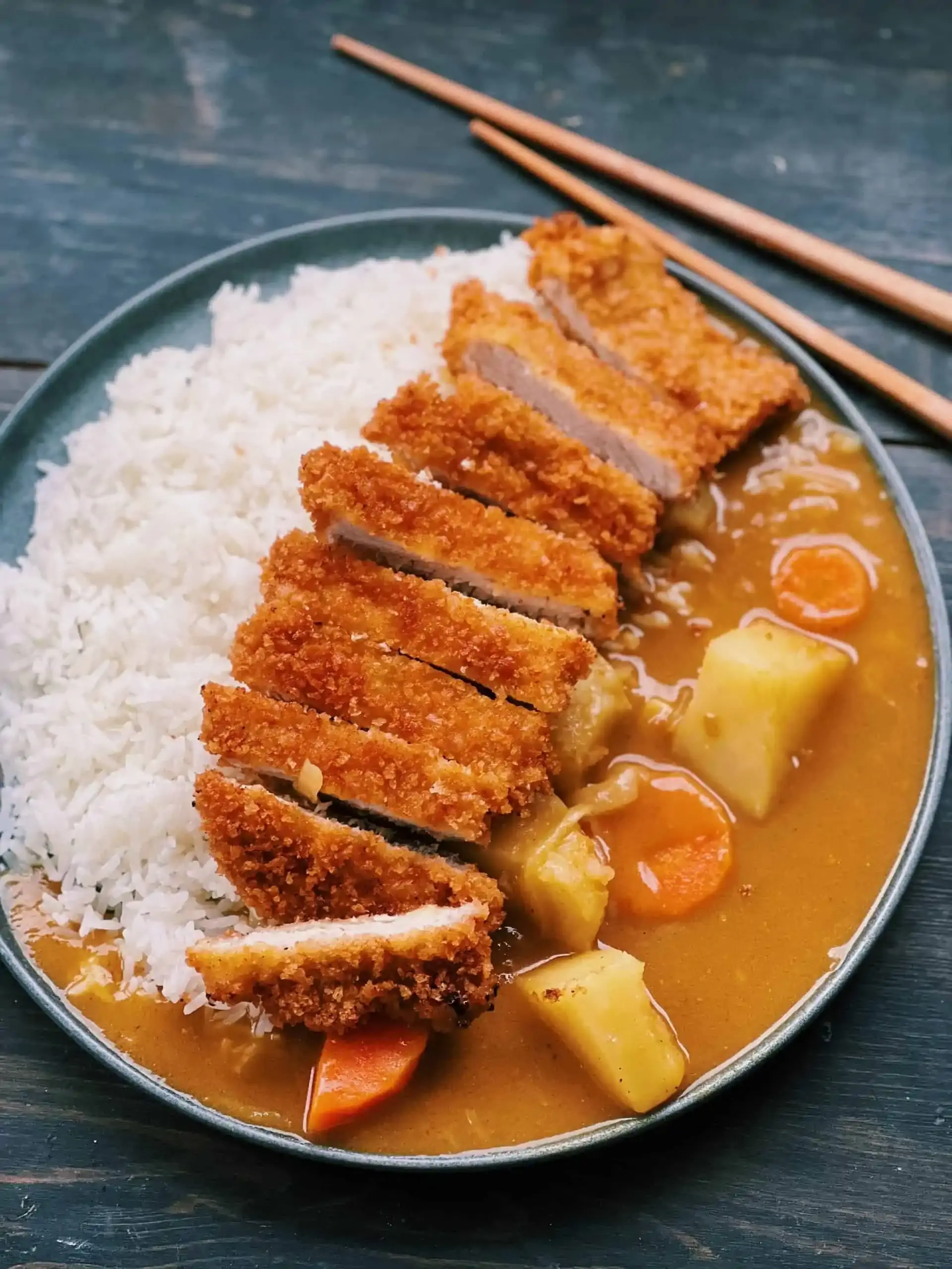 Japanese Tonkatsu Curry – Shattered-Gold Crust with a High-Gloss Umami Mirror