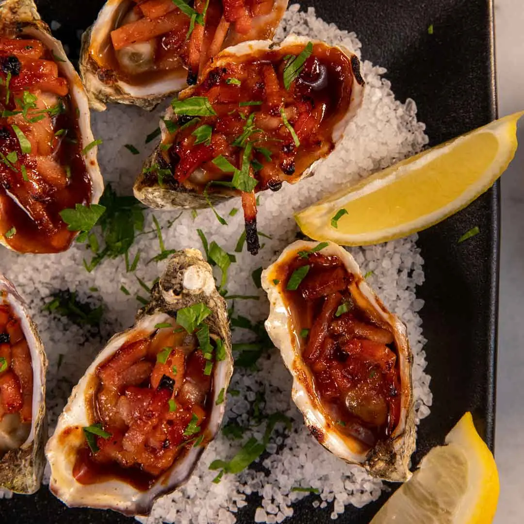 Oysters Kilpatrick – Shattered-Gold Bacon with a High-Gloss Ebony Mirror