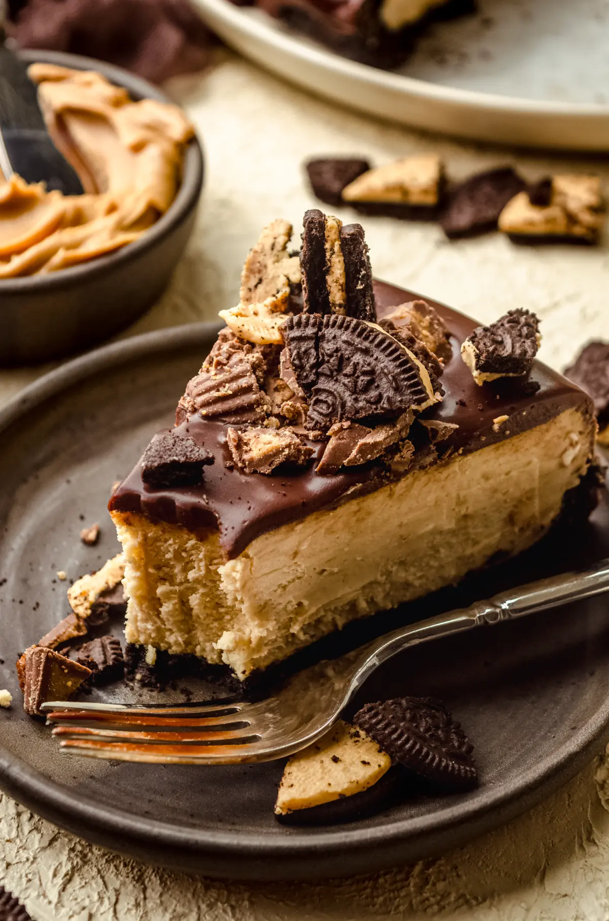 Chocolate Peanut Butter Cheesecake – Shattered-Dark Crust with a High-Gloss Ebony Mirror