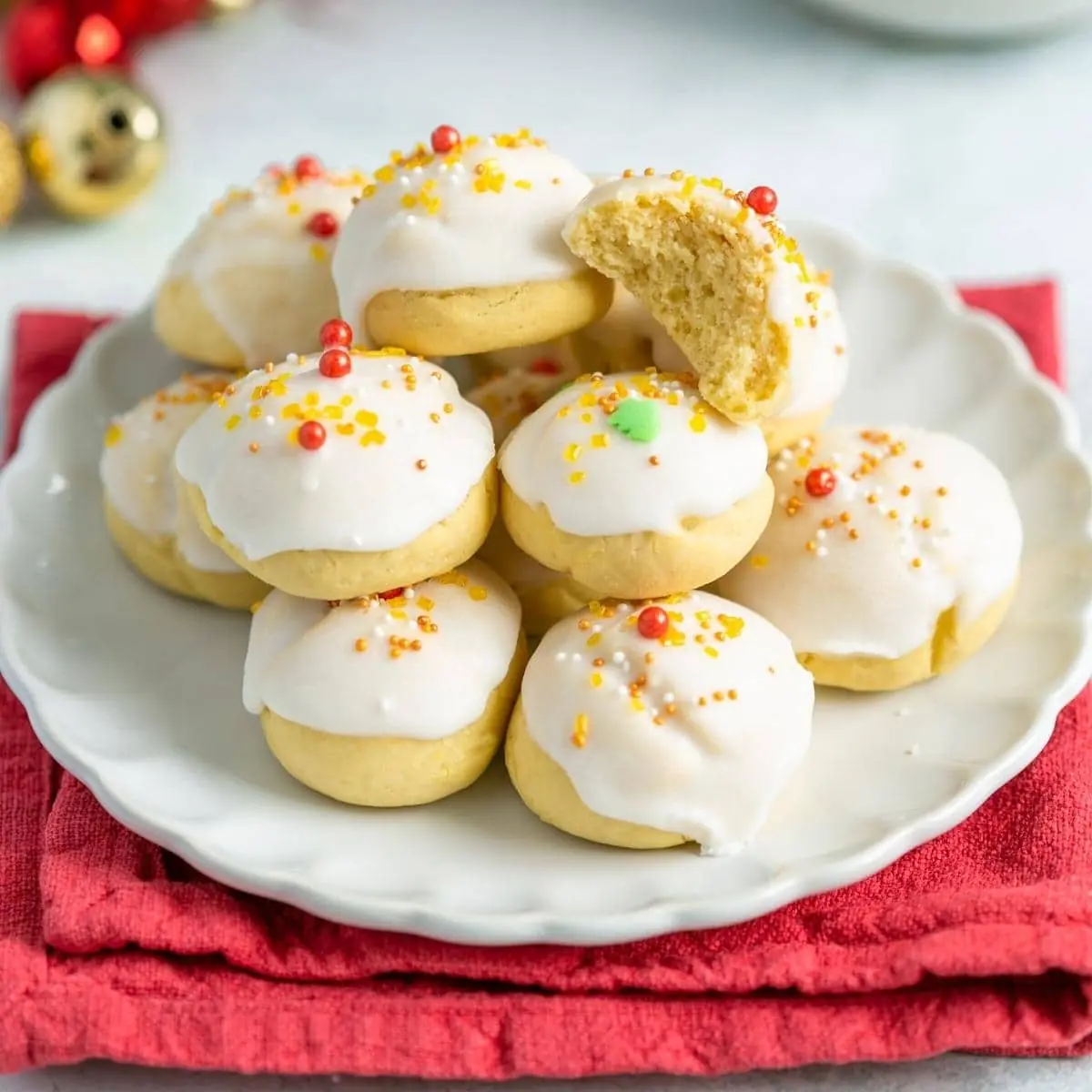 Anginetti Cookies – Shattered-Gold Lemon Knots with a High-Gloss Ivory Mirror