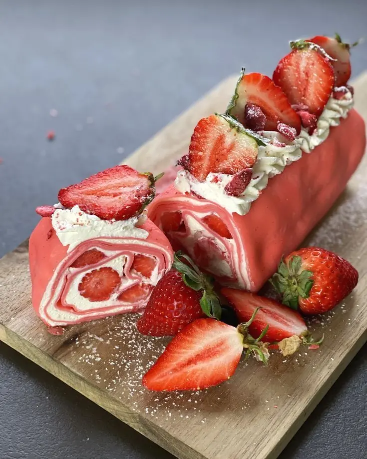🍓 Strawberry Crepe Roll Cake