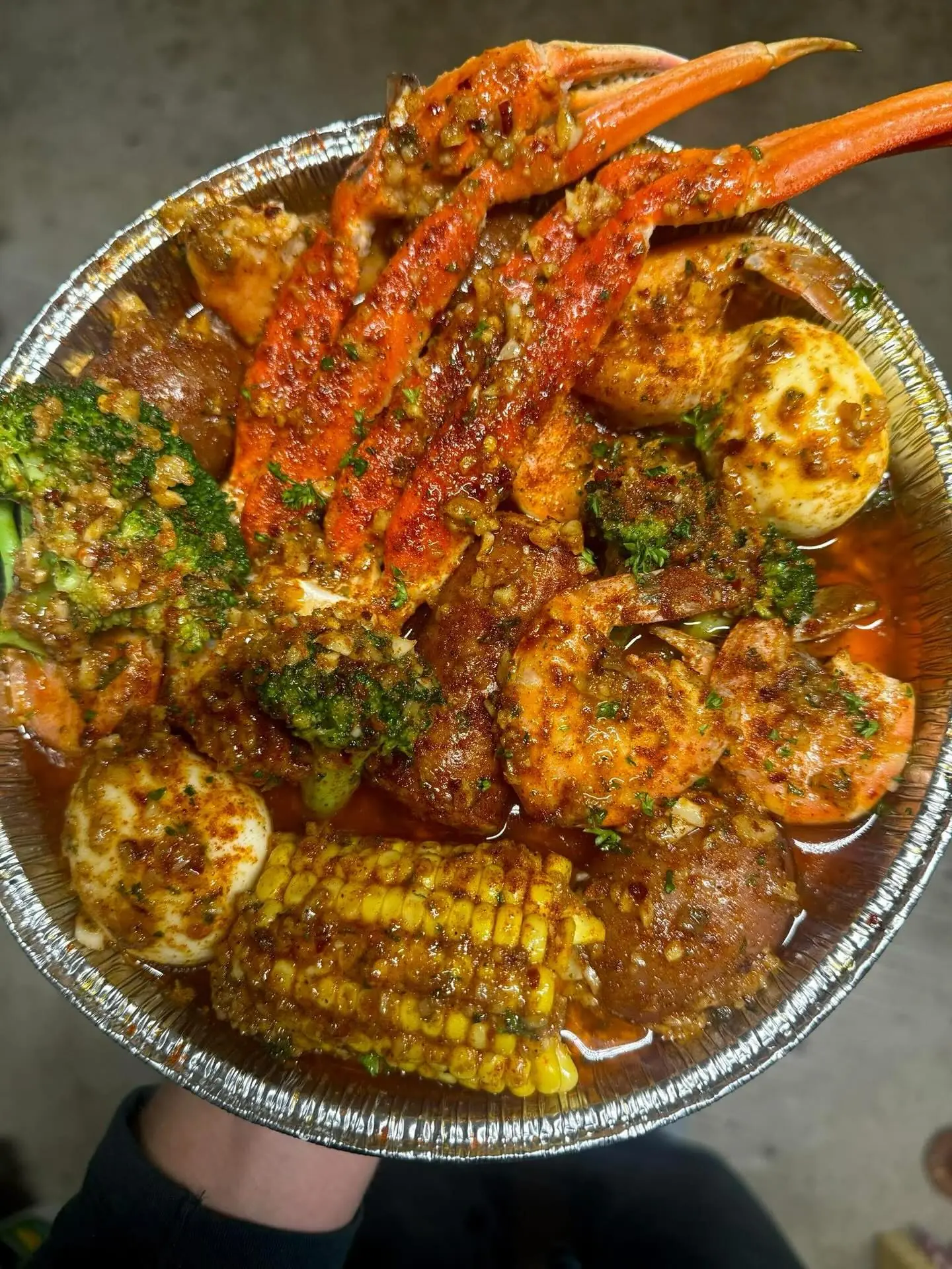 Seafood Boil Pan β Shattered-Char Shrimp with a High-Gloss Amber Mirror