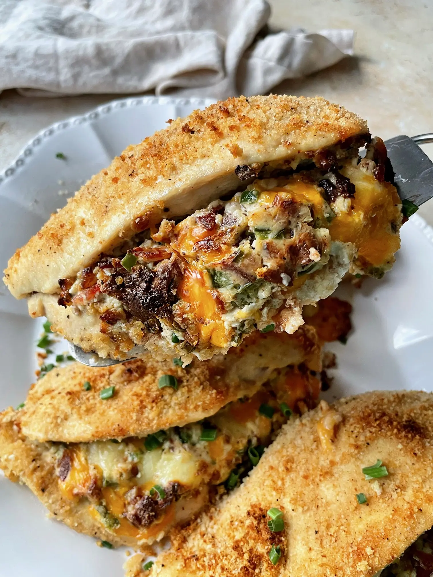 Jalapeño Popper Chicken – Shattered-Char Crust with a High-Gloss Emerald Mirror