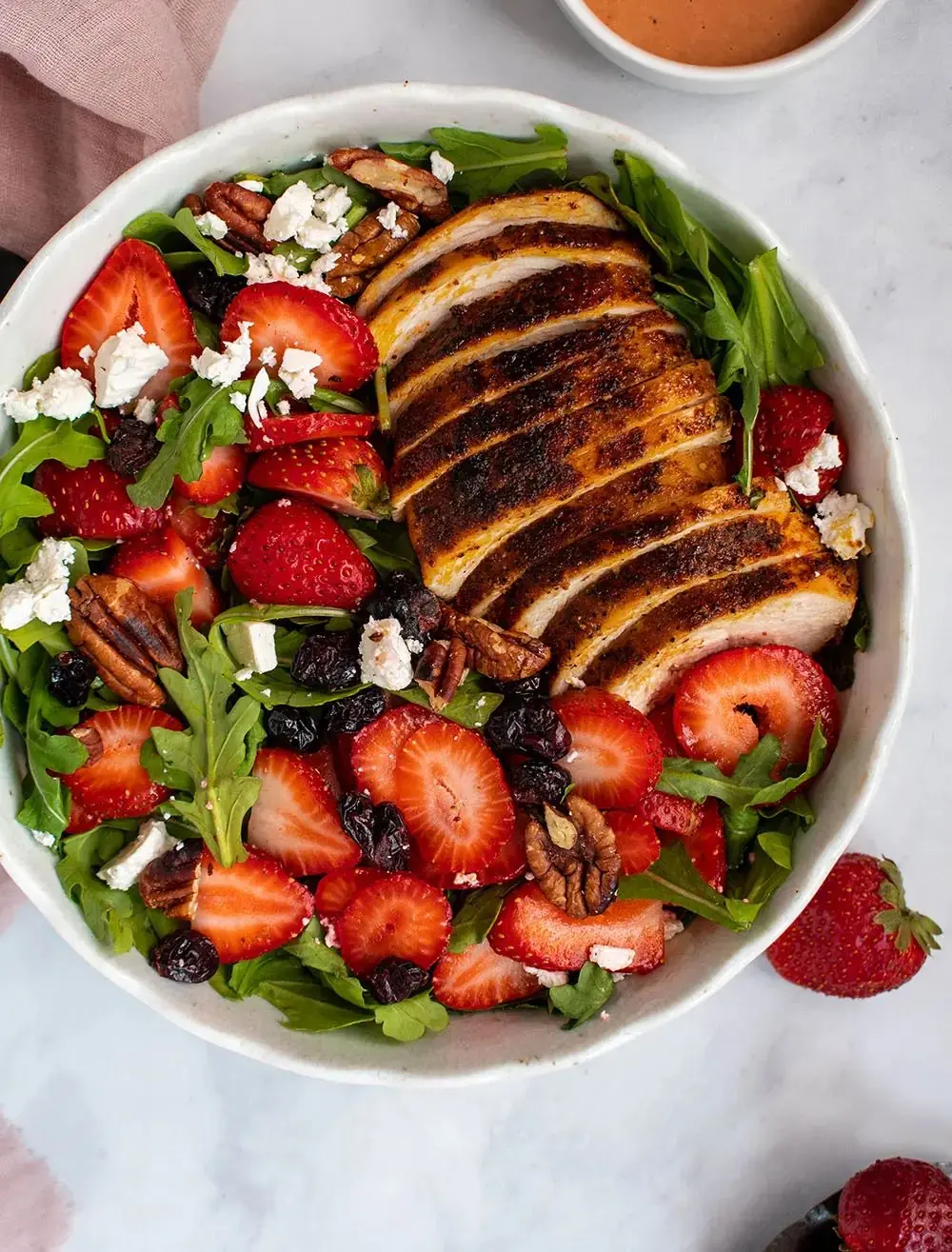🥗 Grilled Chicken Strawberry Salad (Fresh, Light & Flavor-Packed)