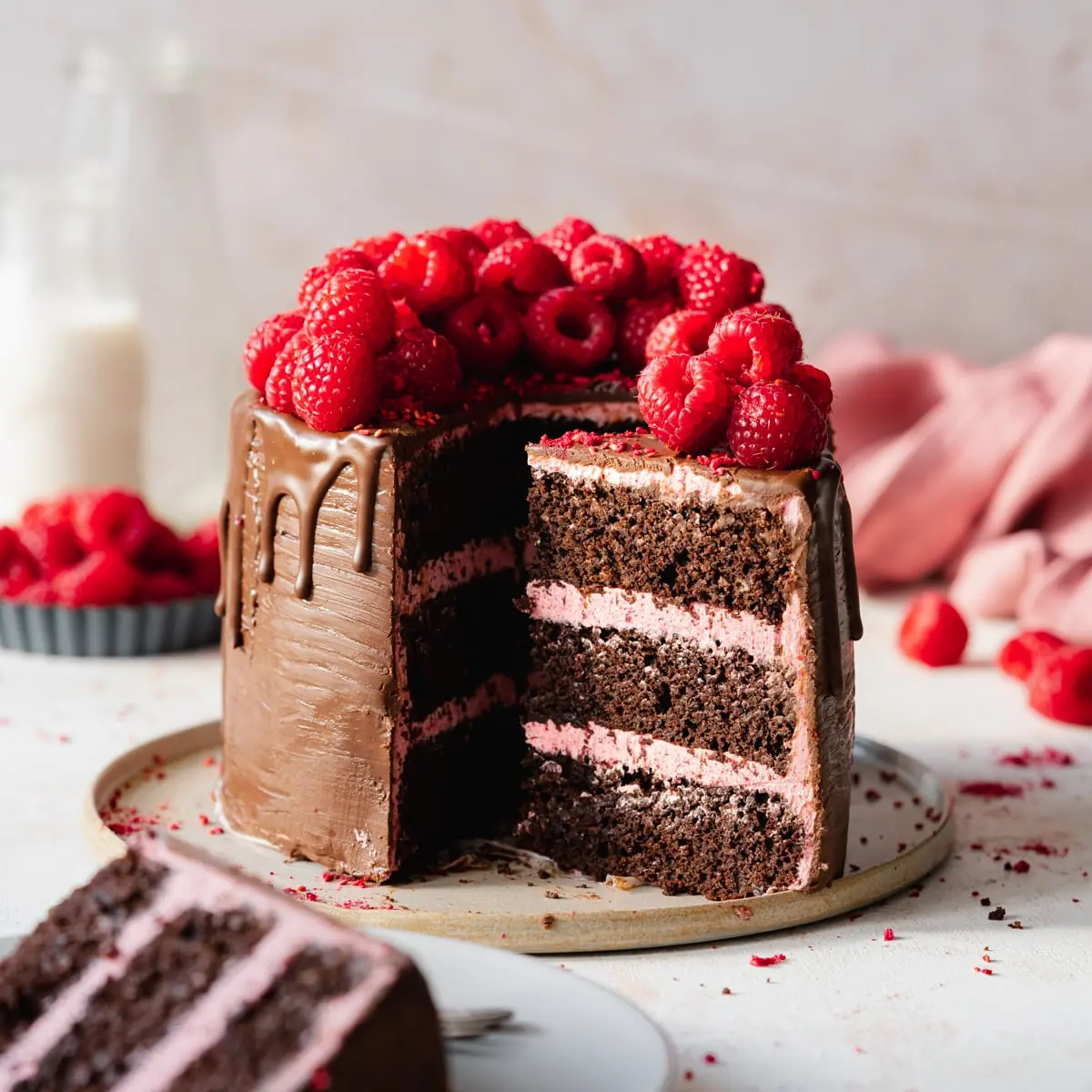 Chocolate Raspberry Layer Cake – Shattered-Char Sponge with a High-Gloss Ebony Mirror